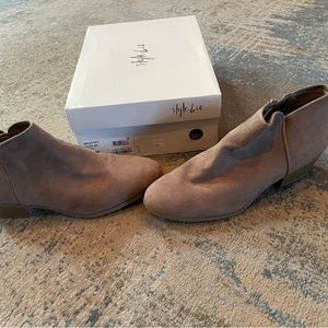 Style &Co Taupe Booties